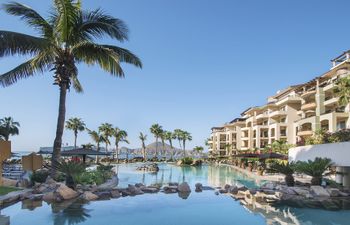 Palm Trees & Sea Breeze Holiday Home