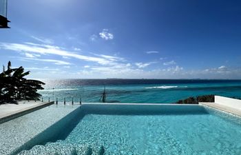 Tropicana Retreat Holiday Home