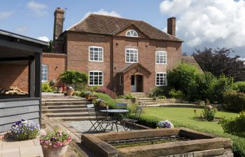 Bygone Charm Holiday Home
