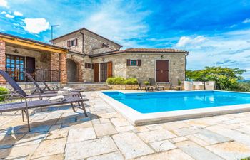 Country of Stone Holiday Home