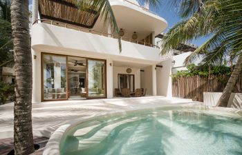 Palm Shaded Paradise Holiday Home