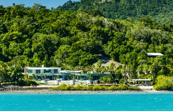 Paradise On The Mountain Holiday Home