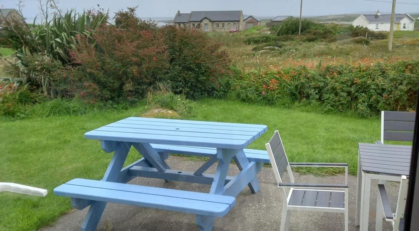 Photo of Pet paradise 6 bedhouse by sea