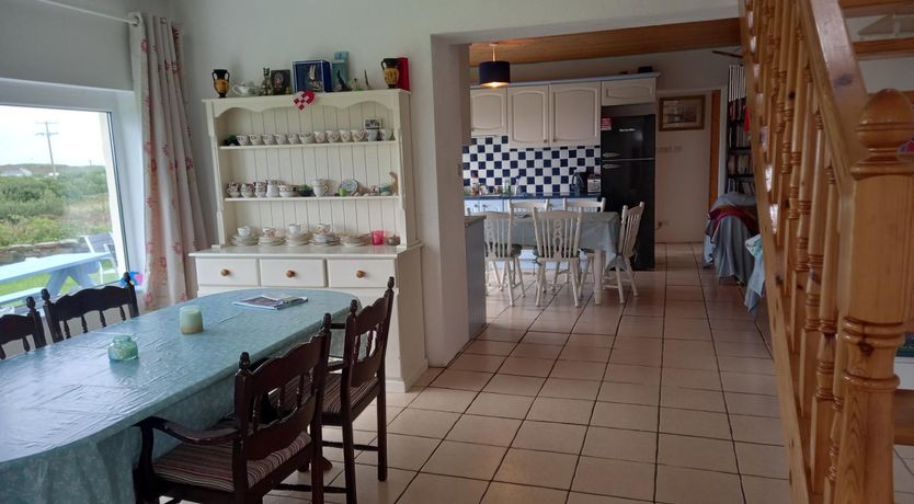 Photo of Pet paradise 6 bedhouse by sea