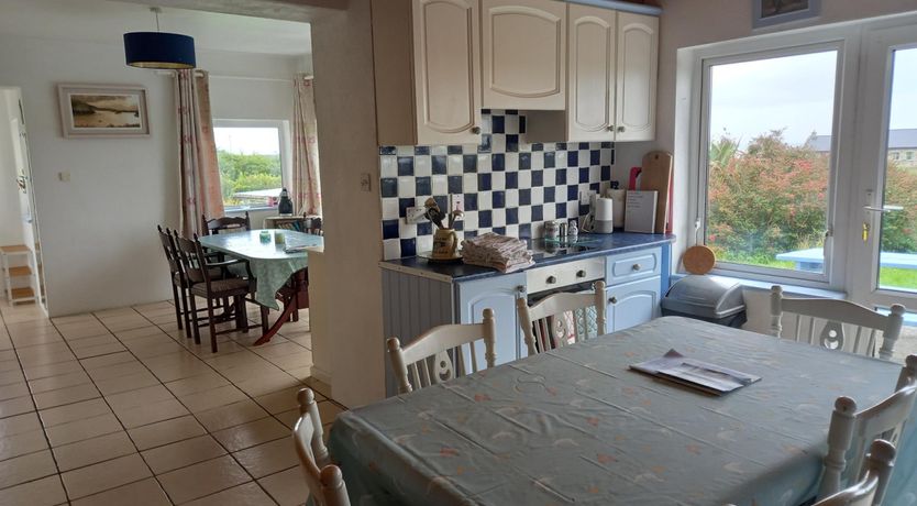 Photo of Pet paradise 6 bedhouse by sea