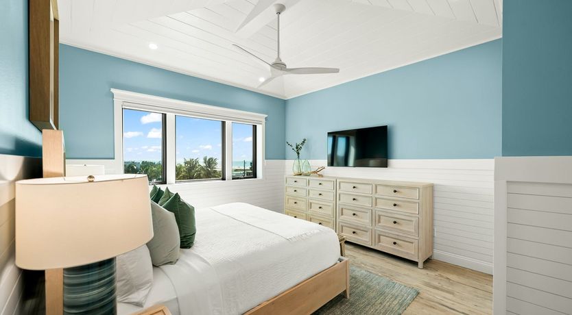 Photo of Live in Paradise