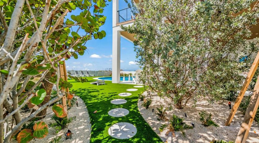 Photo of Live in Paradise