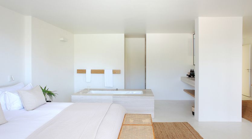 Photo of Mountain's Silhouette