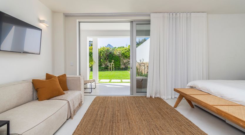 Photo of Mountain's Silhouette