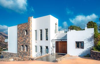 Stone & Sea Holiday Home