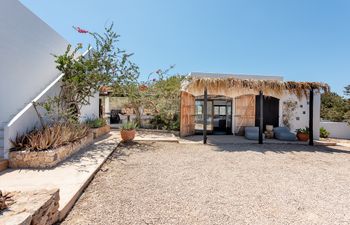 The Chilled Beach Club Holiday Home