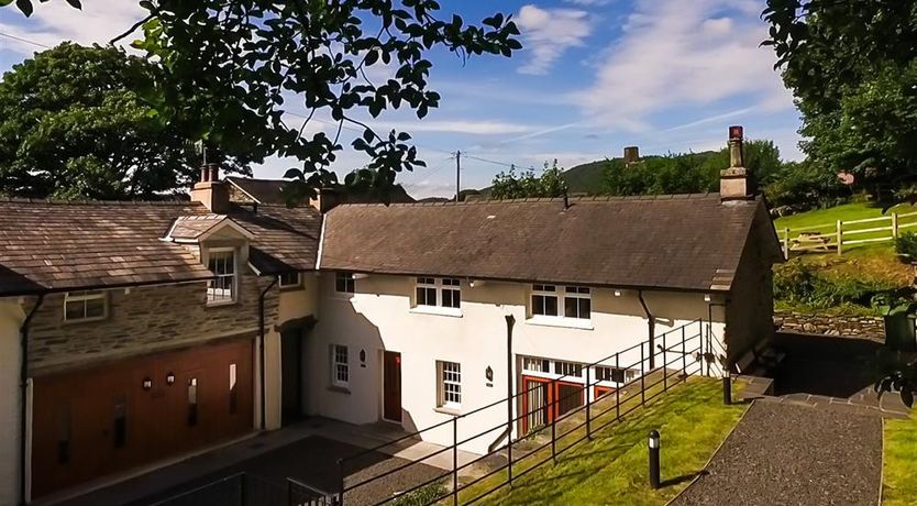 Photo of Abbots Reading Cottage