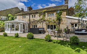 Photo of 4 Bed in Foulridge