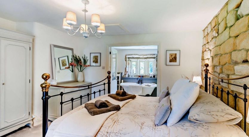 Photo of 4 Bed in Foulridge