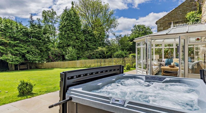 Photo of 4 Bed in Foulridge