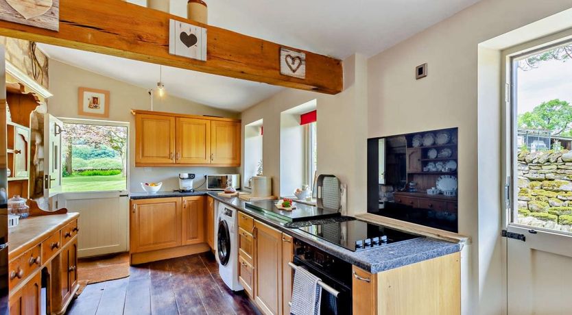 Photo of 4 Bed in Foulridge