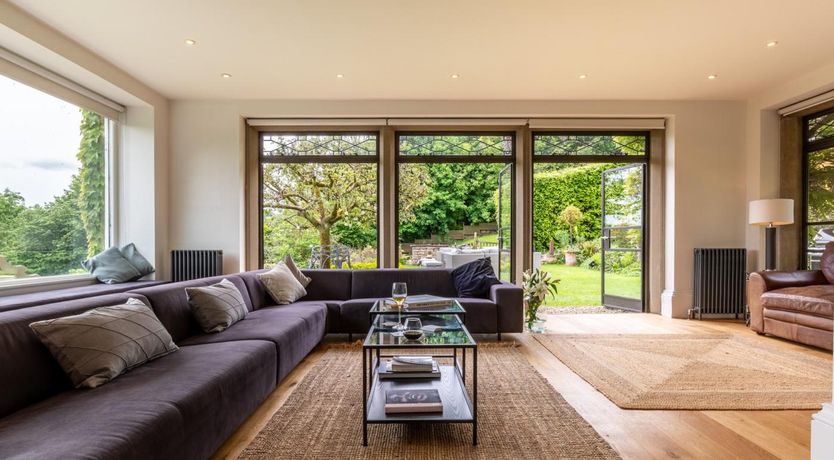 Photo of 5 Bed in Stroud