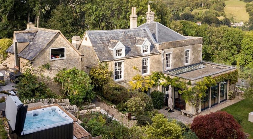 Photo of 5 Bed in Brimscombe