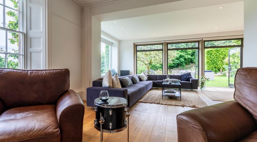 Photo of 5 Bed in Brimscombe