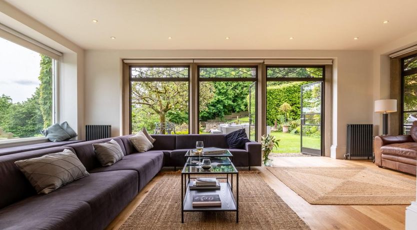 Photo of 5 Bed in Brimscombe