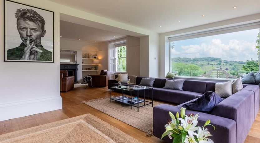 Photo of 5 Bed in Brimscombe