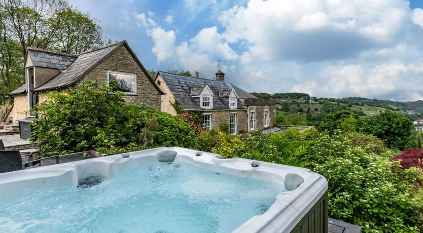 Photo of 5 Bed in Brimscombe