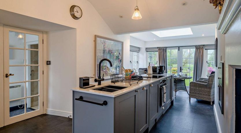 Photo of 2 Bed in Lakeside