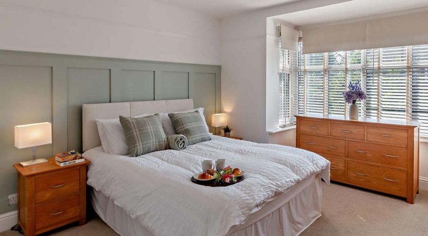 Photo of 4 Bed in Ryde