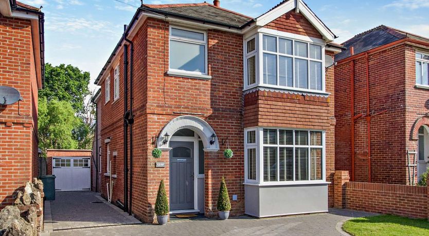 Photo of 4 Bed in Ryde