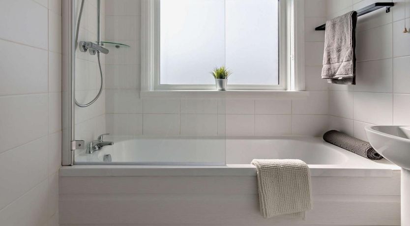 Photo of 4 Bed in Ryde