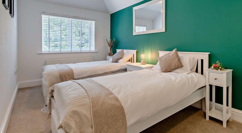 Photo of 4 Bed in Ryde