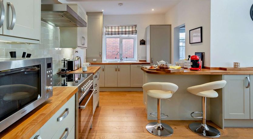 Photo of 4 Bed in Ryde