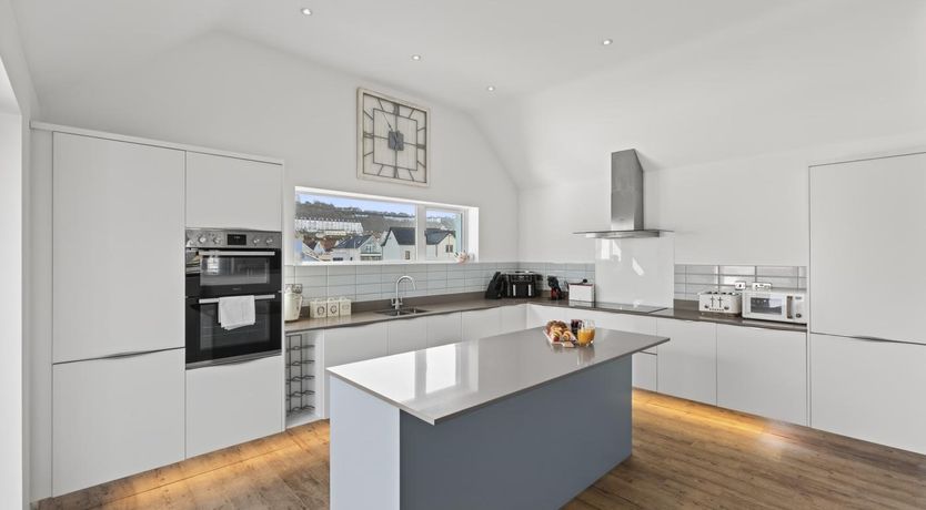 Photo of 4 Bed in Bideford