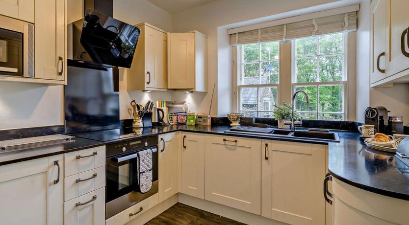 Photo of 3 Bed in Lakeside