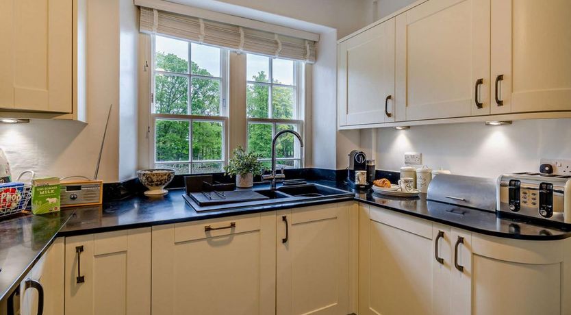 Photo of 3 Bed in Lakeside