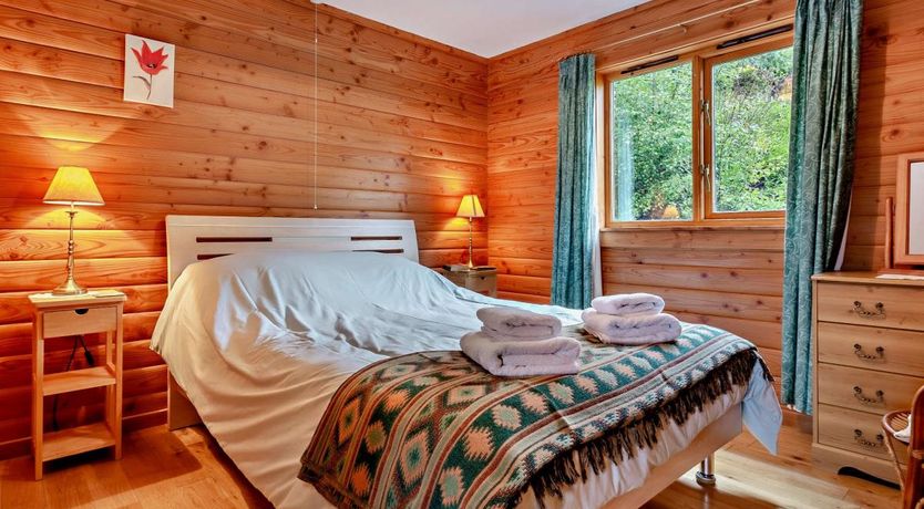 Photo of 2 Bed in Achmore