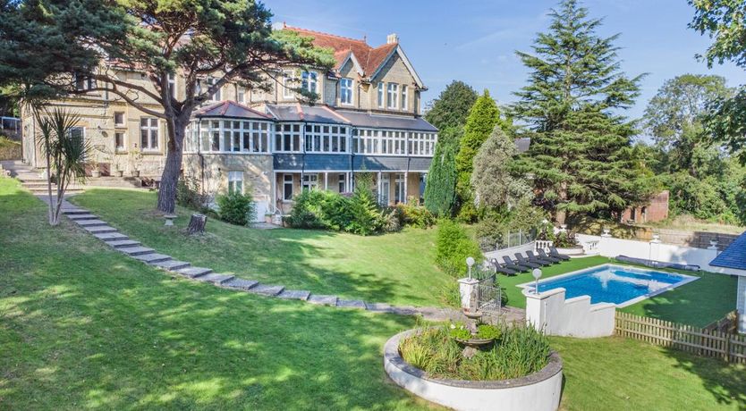 Photo of 4 Bed in Shanklin