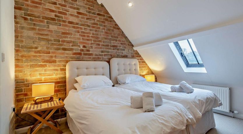 Photo of 3 Bed in Rowde