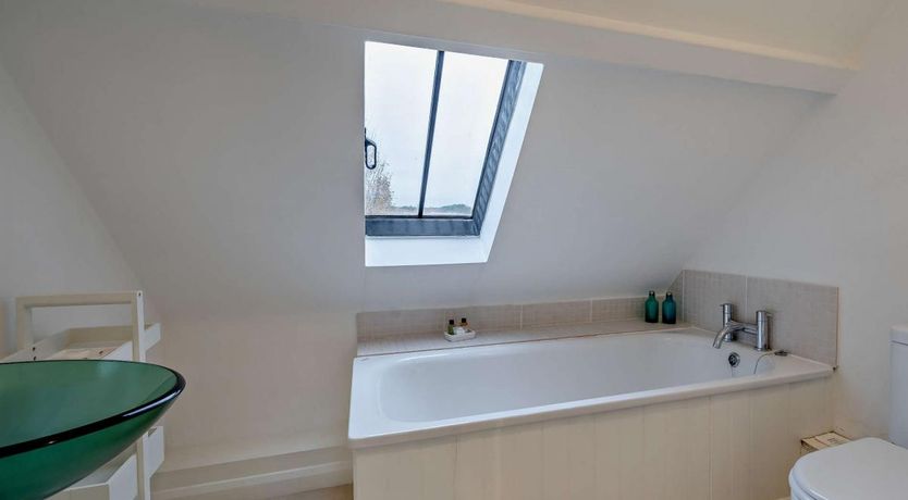 Photo of 3 Bed in Rowde