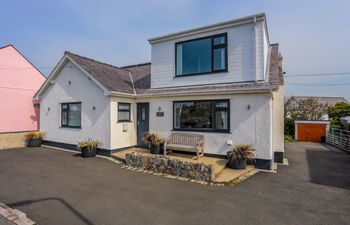 Porth Ewyn Holiday Home