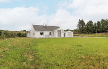 White Cottage Holiday Home