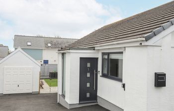 Clydfan, No 1 Trearddur Road Holiday Home