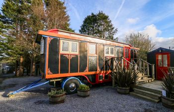 Dolly the Circus Wagon Holiday Home