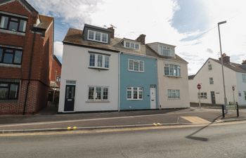 Quay Cottage - Sea View Holiday Home