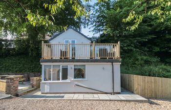 Riverside Cottage Holiday Home