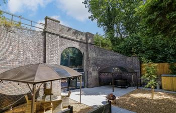 The Tunnel at Bridge Lake Farm and Fishery Holiday Home