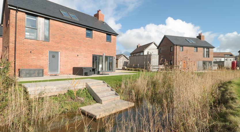 Photo of Agua de Plata, 16 Wakeling Island, Silverlake