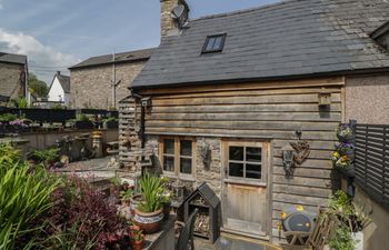 Hoarders Cottage Holiday Home