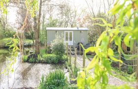 Photo of damsel-shepherds-hut