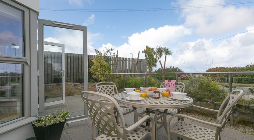 Photo of 2 Four Seasons